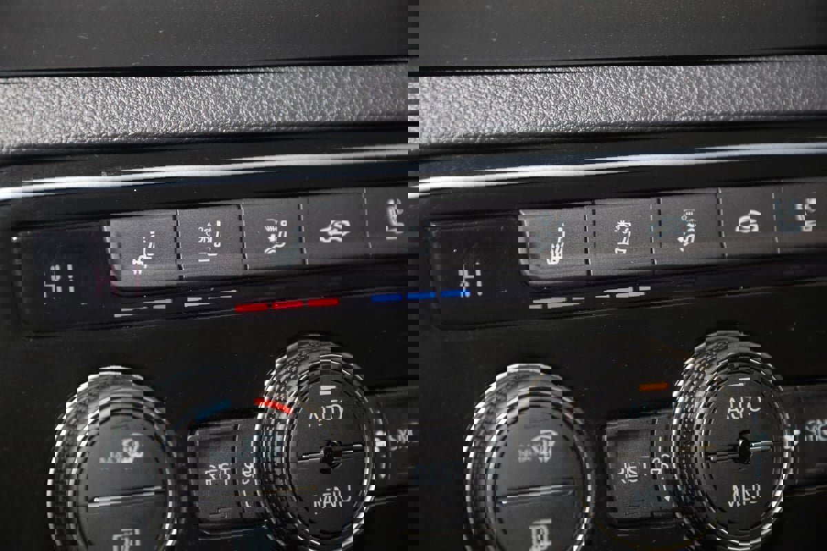 Used 2021 Volkswagen Atlas SEL Premium image 8