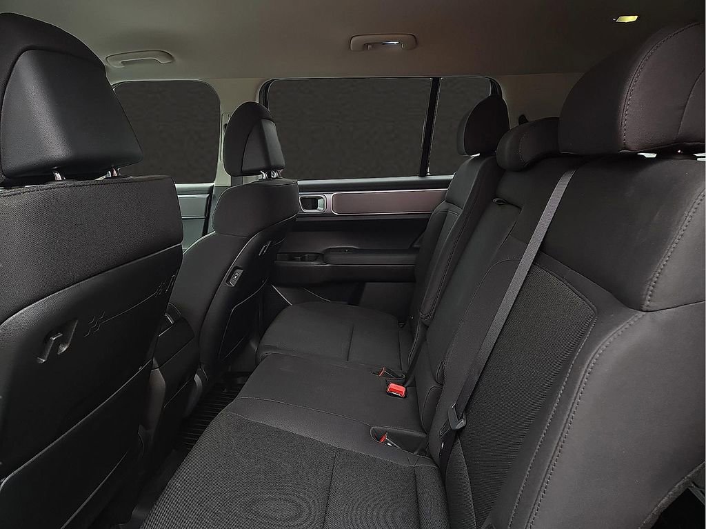 Used 2025 Hyundai Santa Fe SE image 9