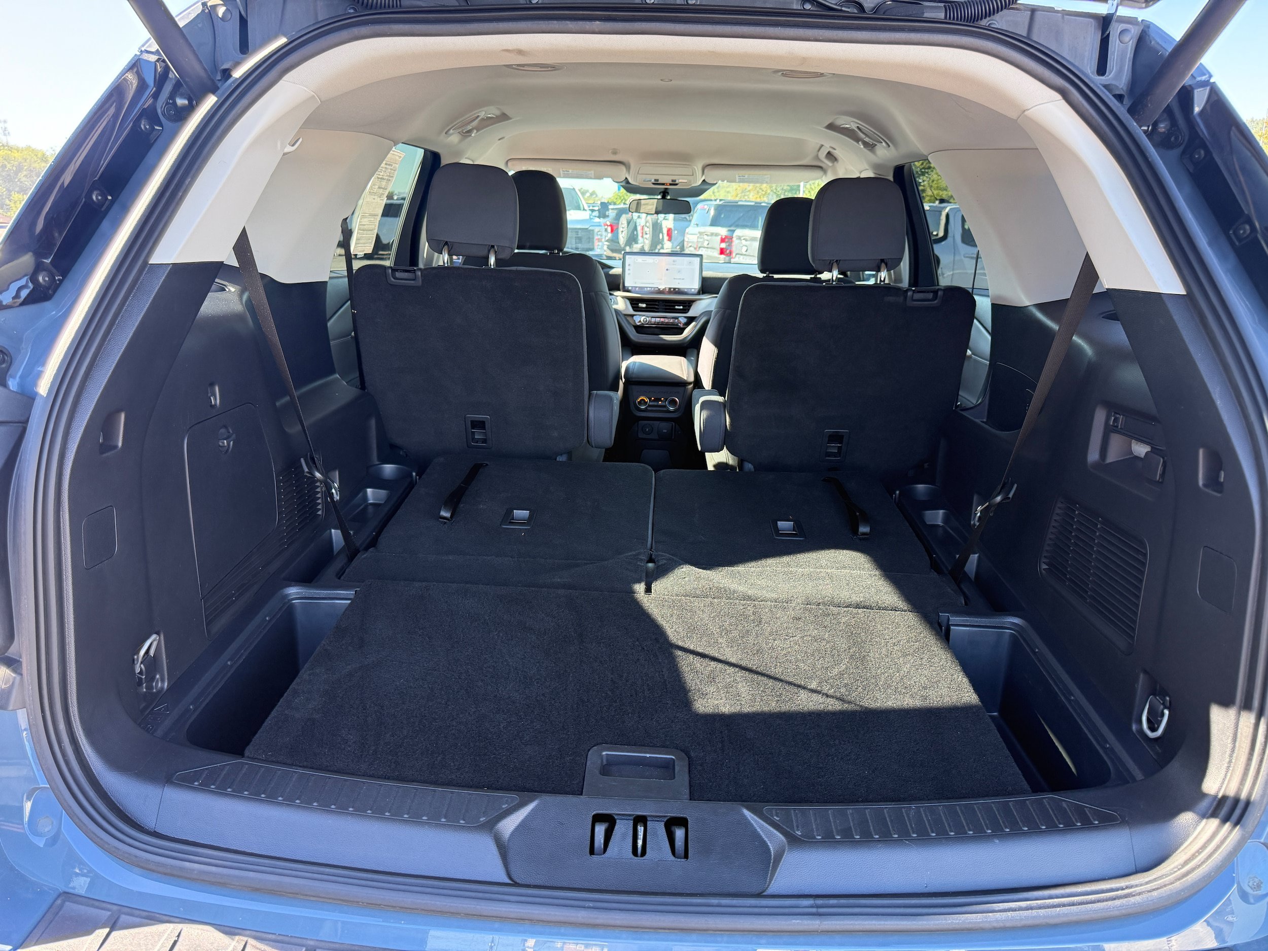 Used 2025 Ford Explorer Active AWD/4WD image 28