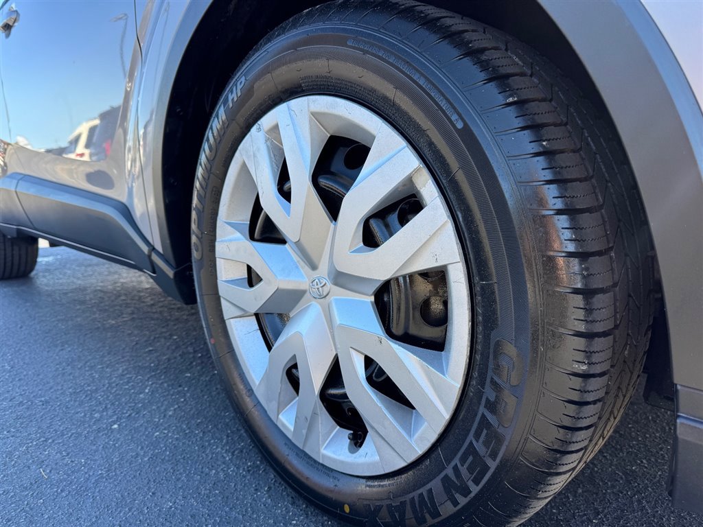 Used 2020 Toyota C-HR LE image 10