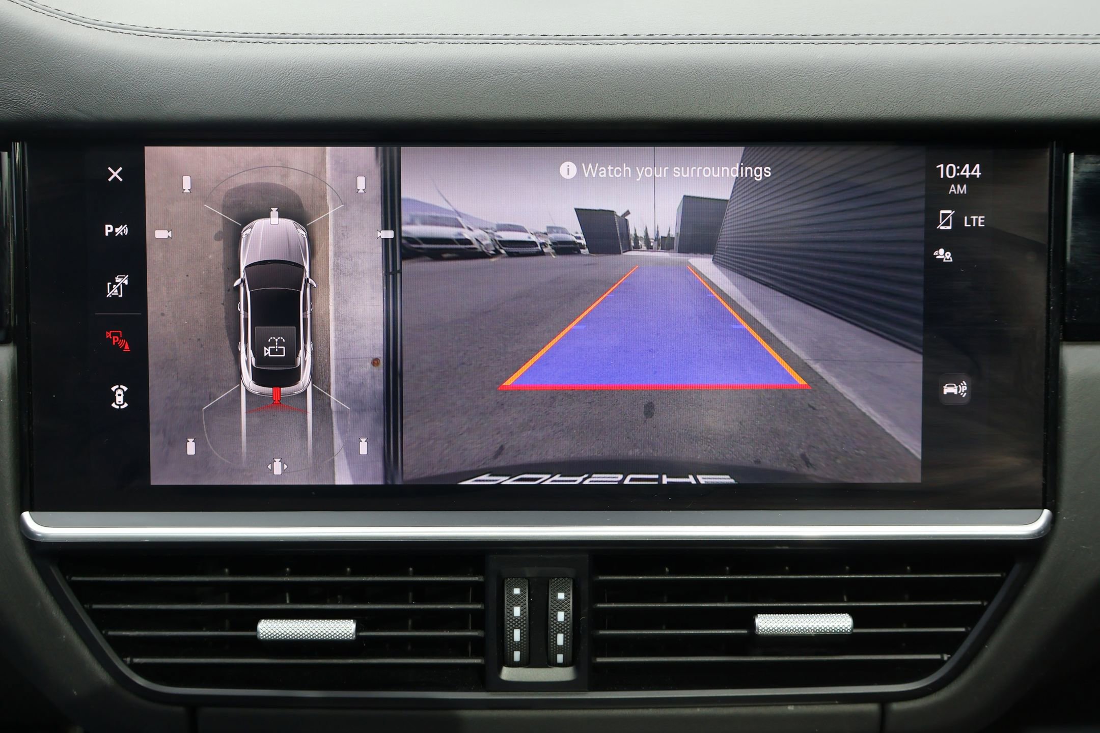 Certified 2022 Porsche Cayenne Turbo S AWD/4WD image 19