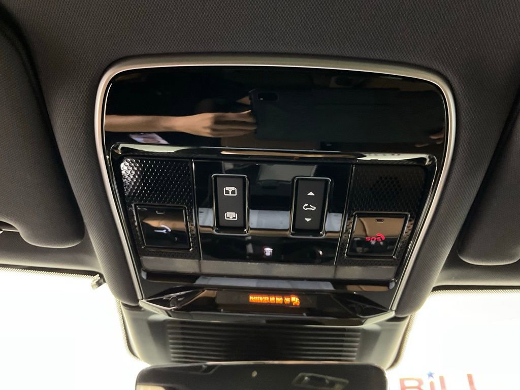 Used 2025 Land Rover Range Rover Long Wheelbase SE image 20