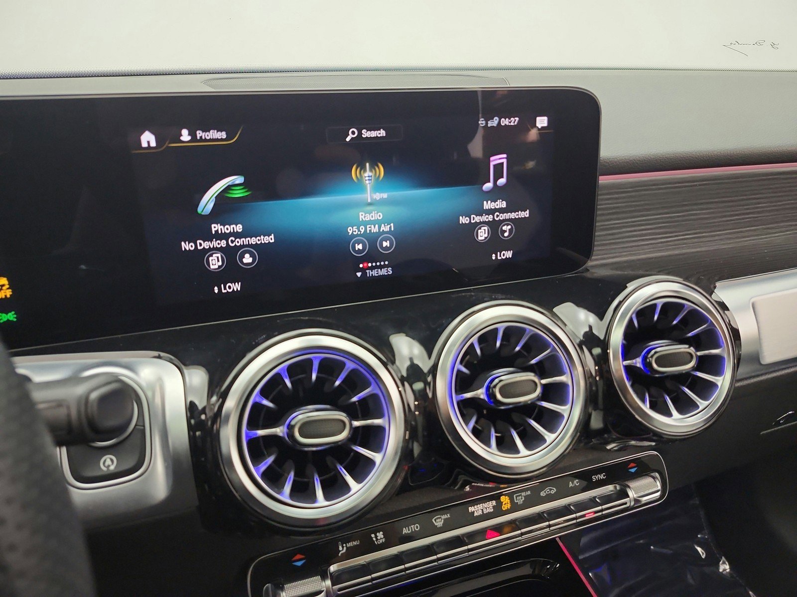 Used 2023 Mercedes-Benz GLB 250 image 10