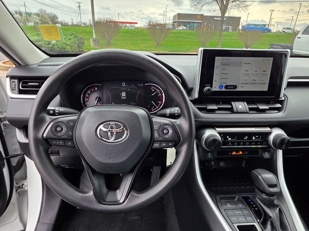 Used 2024 Toyota RAV4 LE AWD/4WD image 15