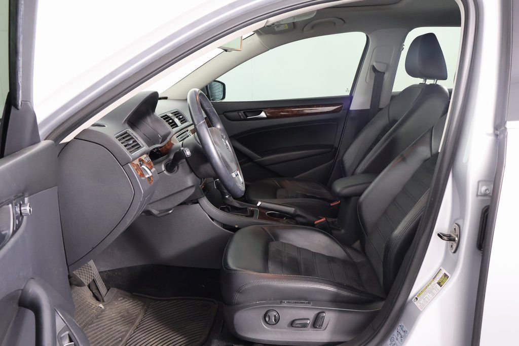 Used 2013 Volkswagen Passat 2.5 SEL Premium FWD image 10
