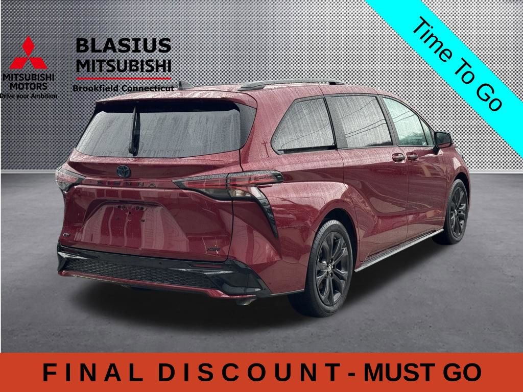 Used 2025 Toyota Sienna XSE w/ XSE Plus Package FWD image 8