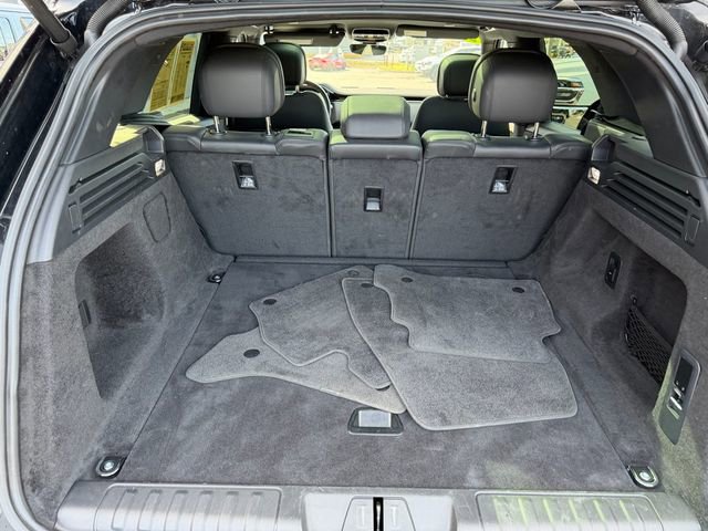 Used 2025 Land Rover Range Rover Sport SE image 40