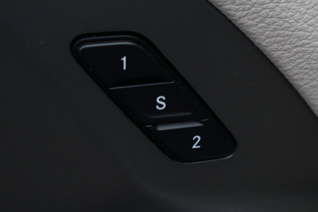 Used 2021 Chrysler Pacifica Touring-L image 16