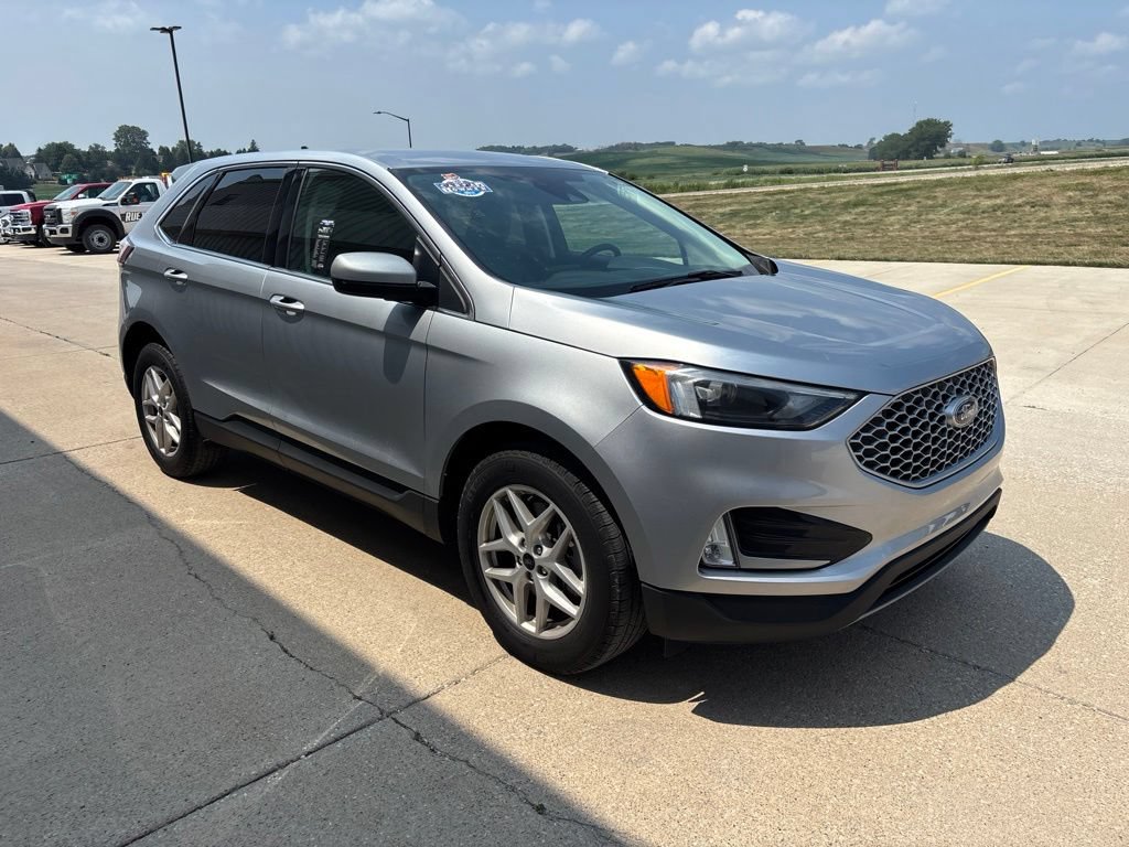Certified 2023 Ford Edge SEL w/ Convenience Package AWD/4WD image 3