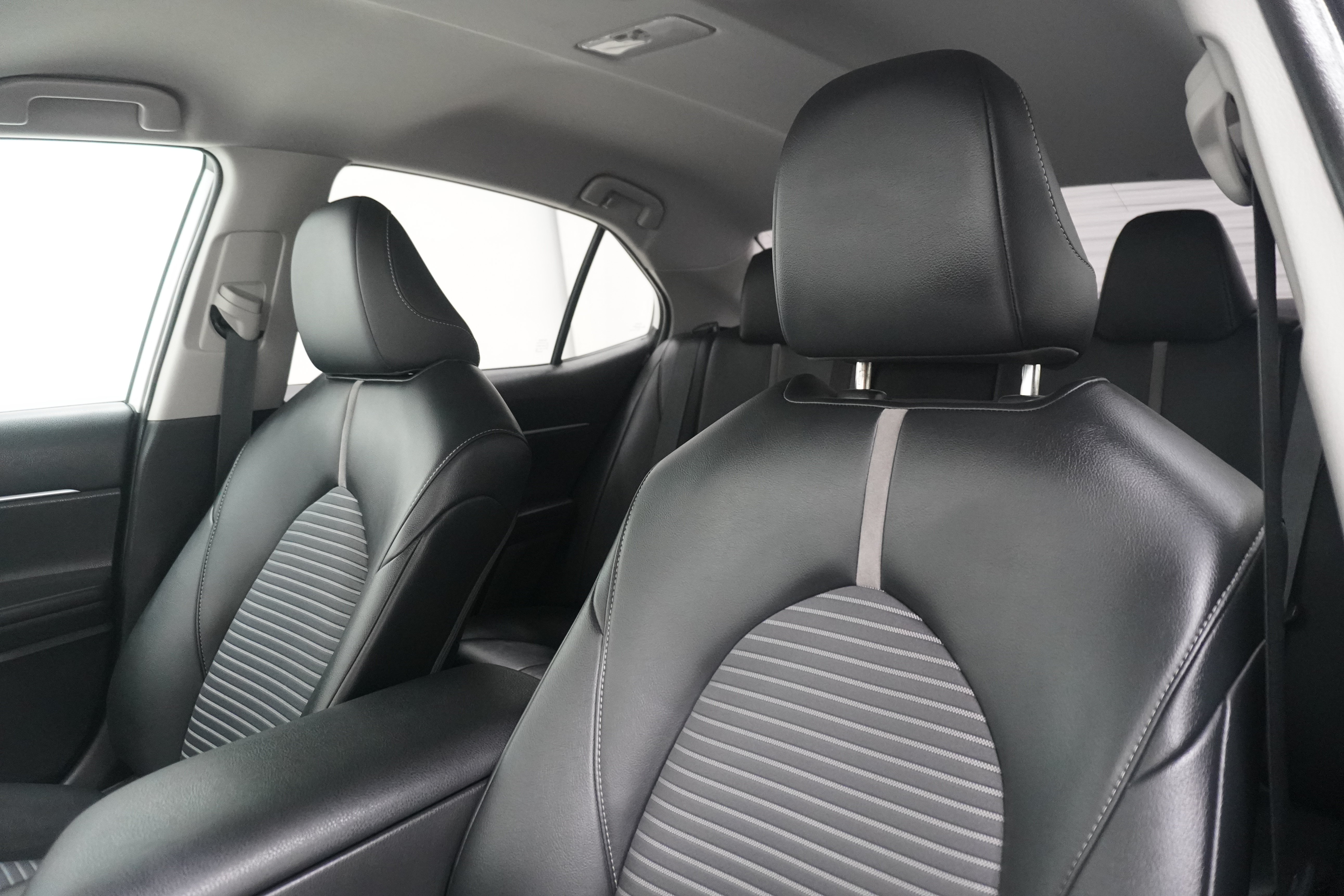 Used 2023 Toyota Camry SE FWD image 11