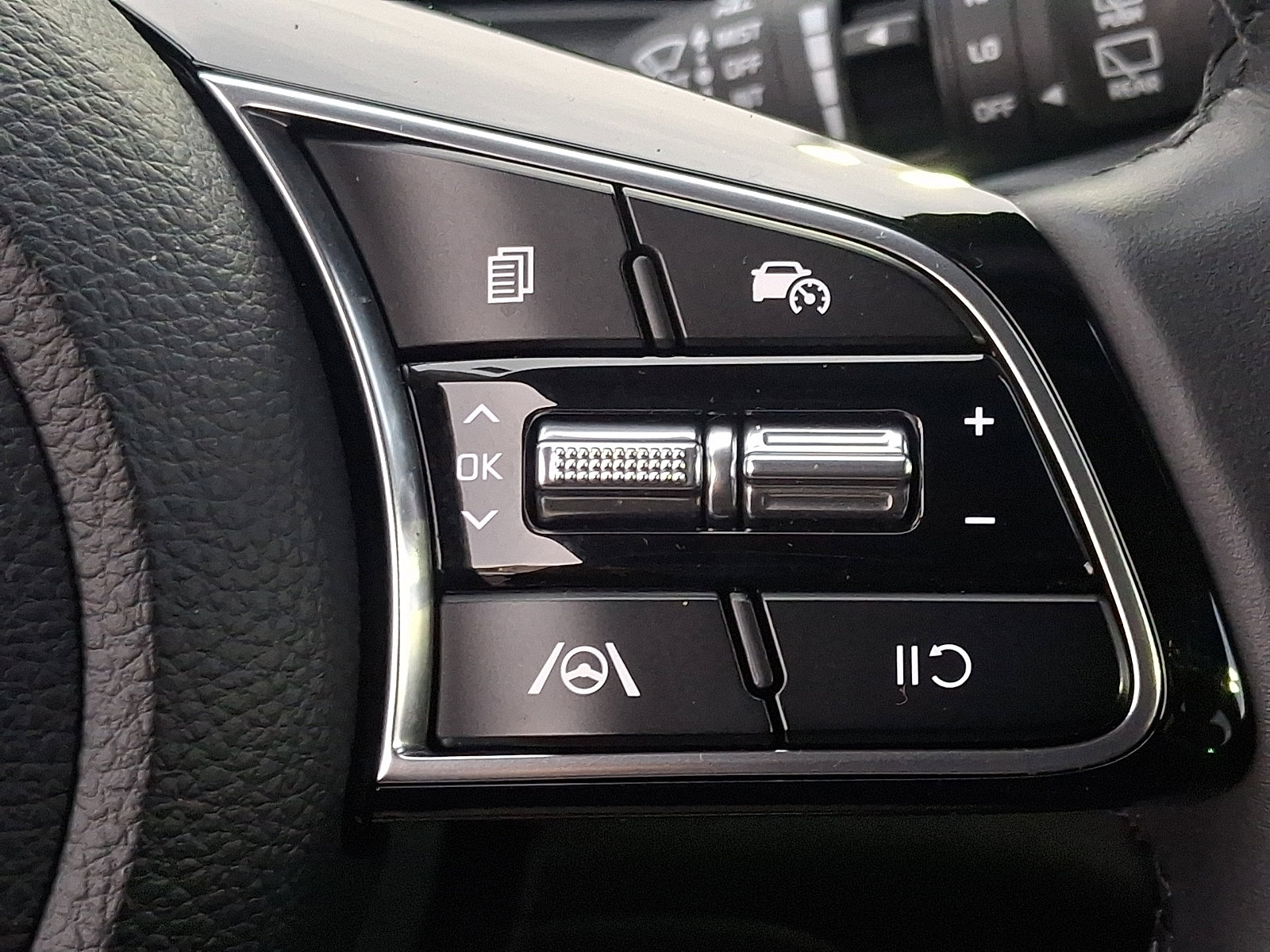 Certified 2024 Kia Seltos S image 22