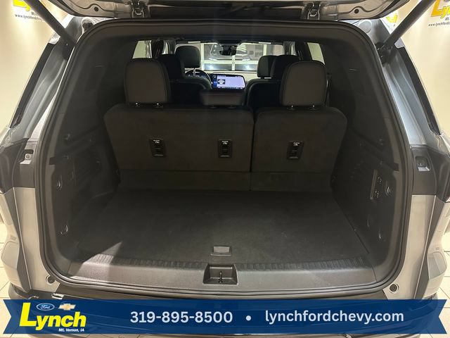 Used 2024 Chevrolet Traverse RS w/ LPO, Floor Liner Package AWD/4WD image 23
