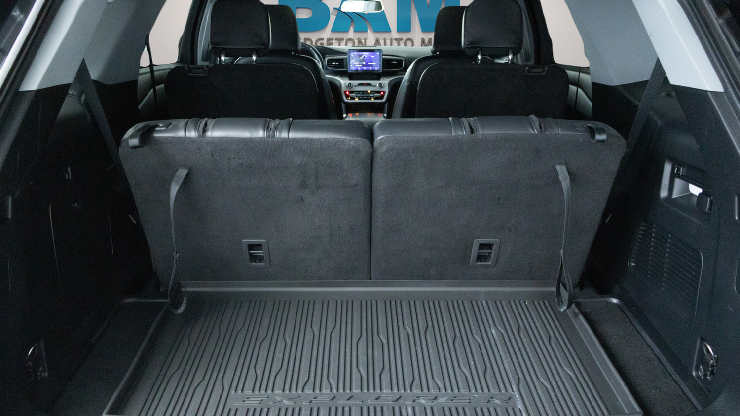 Used 2023 Ford Explorer XLT w/ Equipment Group 202A AWD/4WD image 29