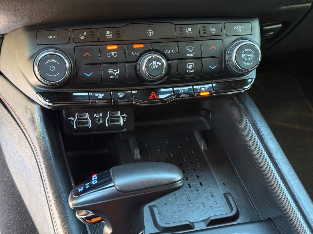Used 2025 Dodge Durango R/T w/ Blacktop Package AWD/4WD image 19