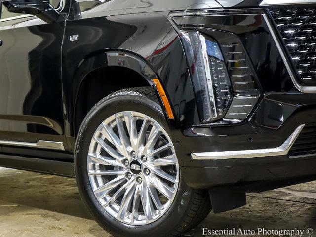 Used 2026 Cadillac Escalade Luxury AWD/4WD image 3