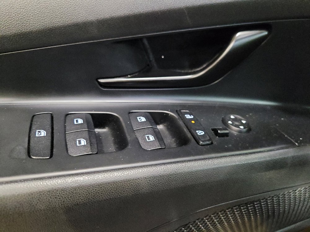 Used 2025 Hyundai Elantra Sport FWD image 27