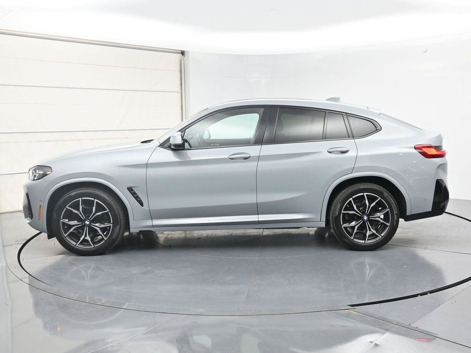 Used 2023 BMW X4 xDrive30i w/ M Sport Package AWD/4WD image 27