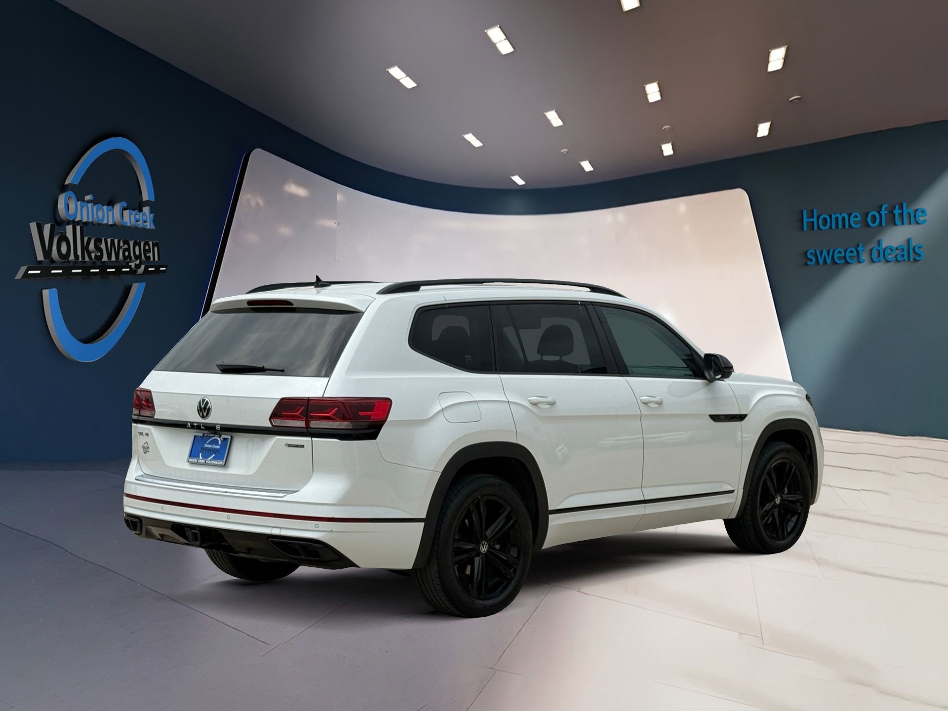 Used 2023 Volkswagen Atlas SEL R-Line AWD/4WD image 4