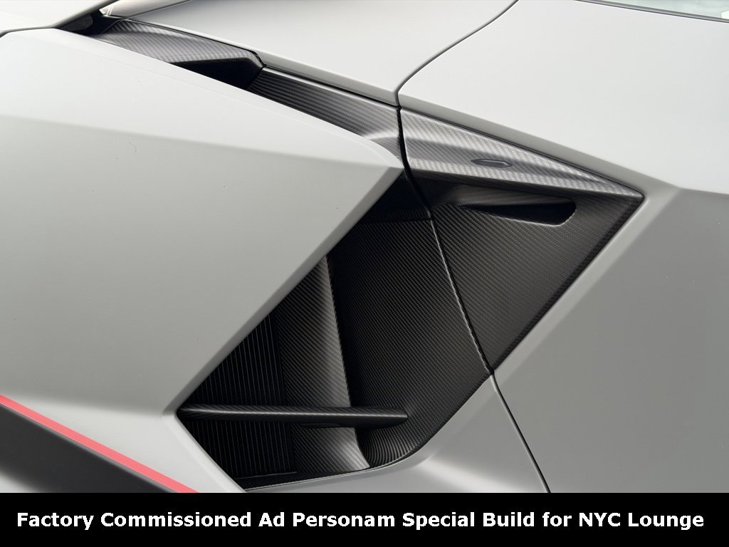 Used 2024 Lamborghini Revuelto image 16