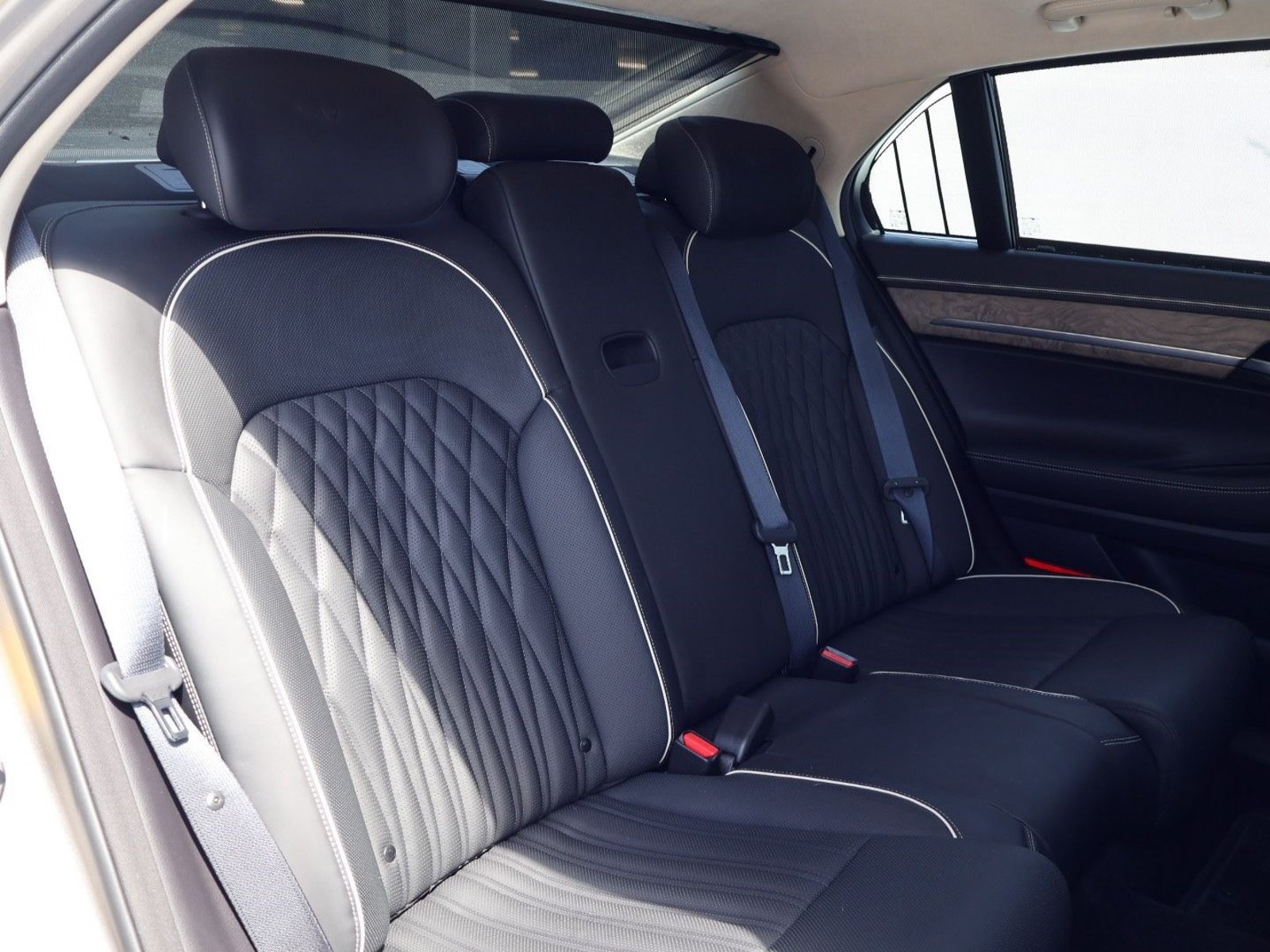 Used 2021 Genesis G90 3.3T Premium RWD image 23