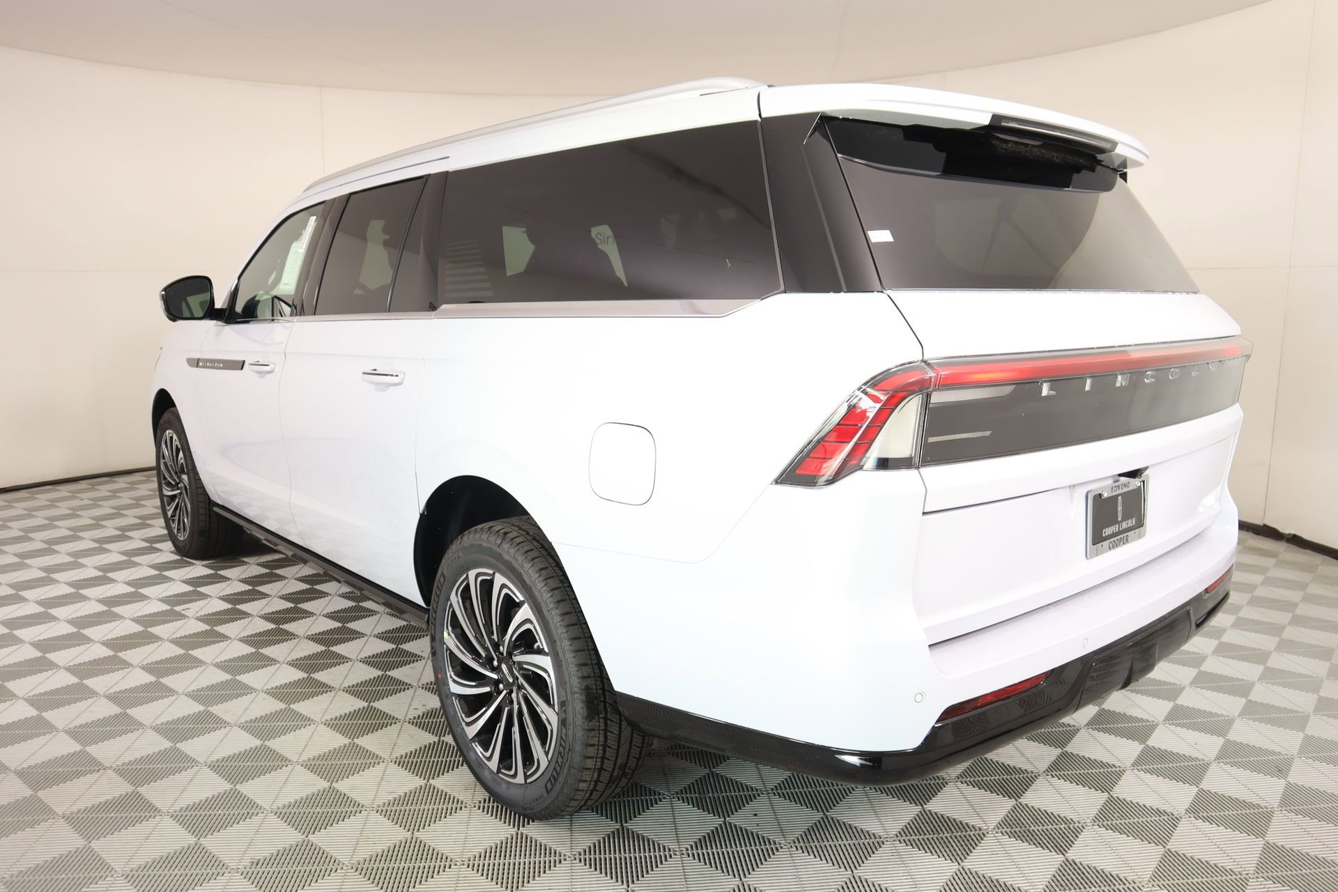 New 2026 Lincoln Navigator L Black Label AWD/4WD image 23