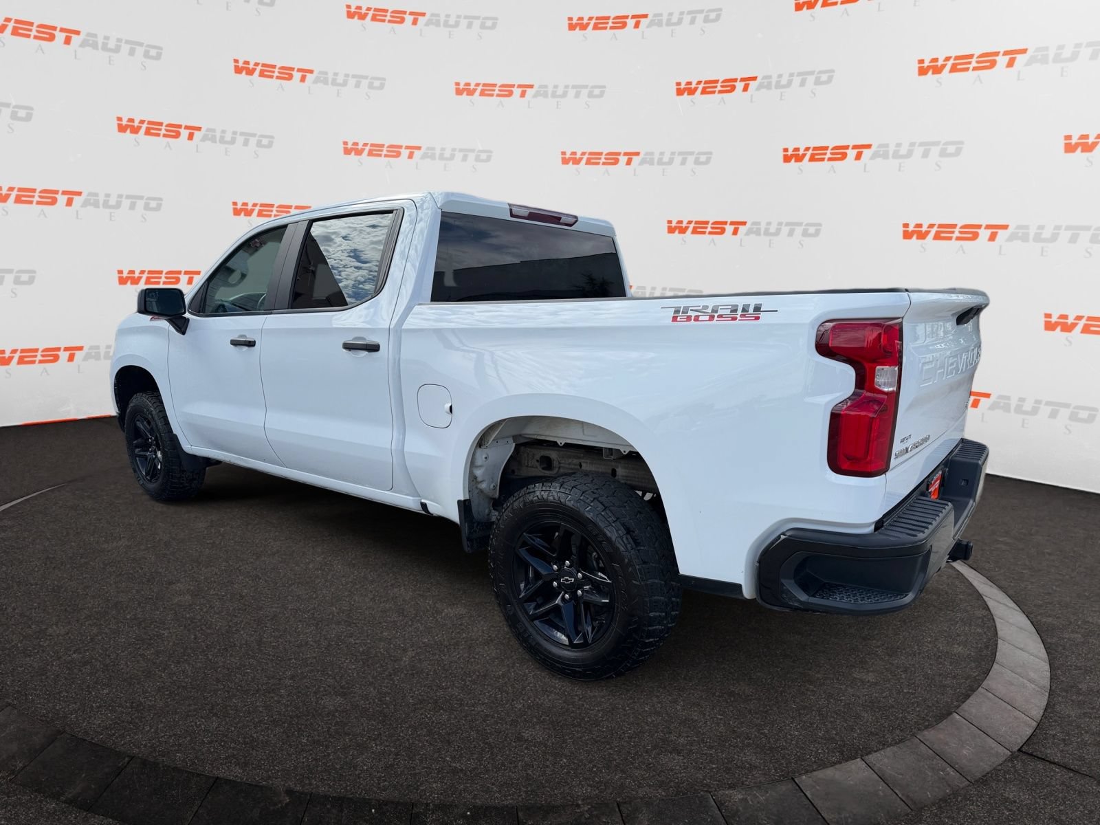 Used 2020 Chevrolet Silverado 1500 Custom Trail Boss w/ Custom Convenience Package AWD/4WD image 3