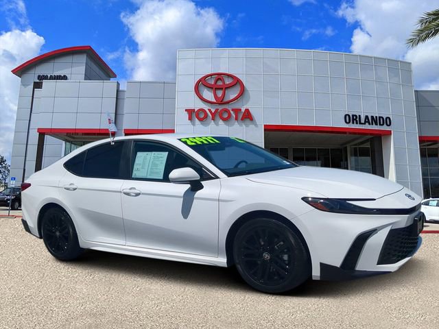 Certified 2025 Toyota Camry SE image 1