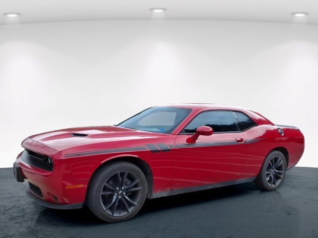 Used 2018 Dodge Challenger SXT w/ Blacktop Package RWD image 2