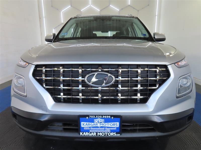 Used 2025 Hyundai Venue SEL FWD image 2