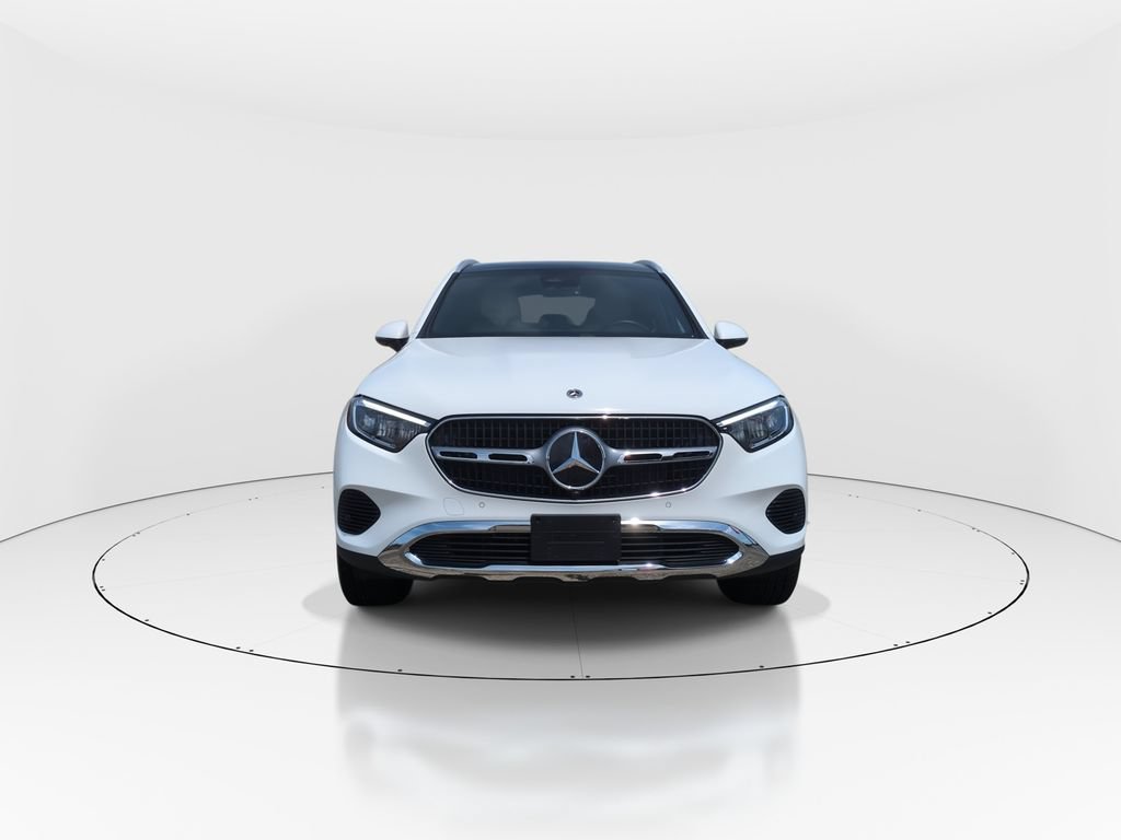 Used 2025 Mercedes-Benz GLC 300 4MATIC image 3