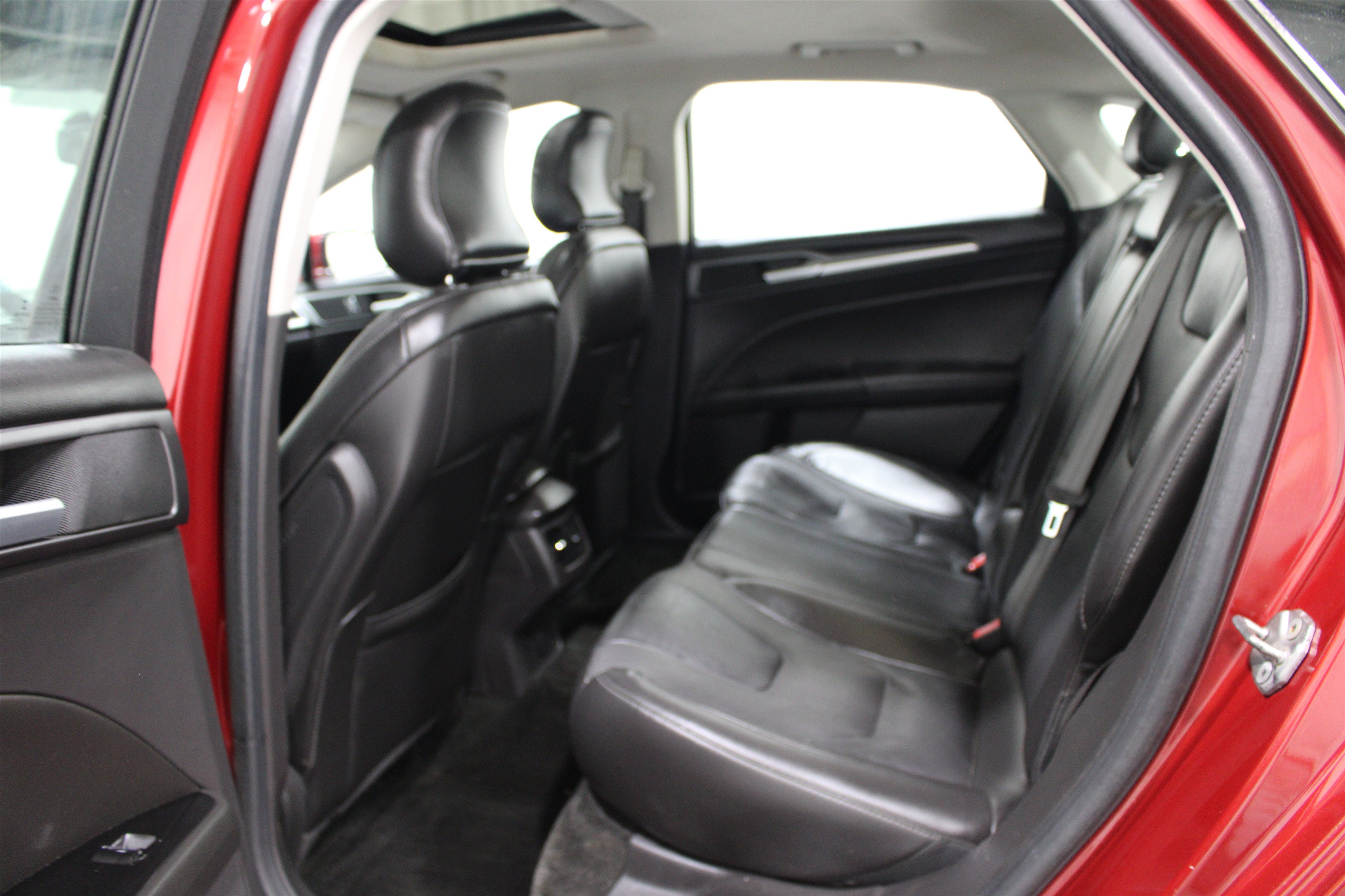 Used 2016 Ford Fusion Titanium FWD image 22
