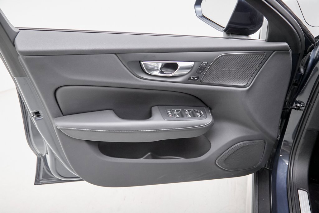 Certified 2024 Volvo V60 B5 Cross Country Ultimate image 11