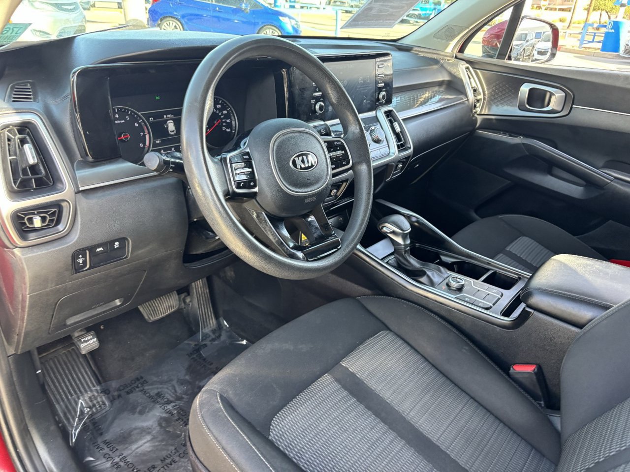 Used 2021 Kia Sorento LX AWD/4WD image 16