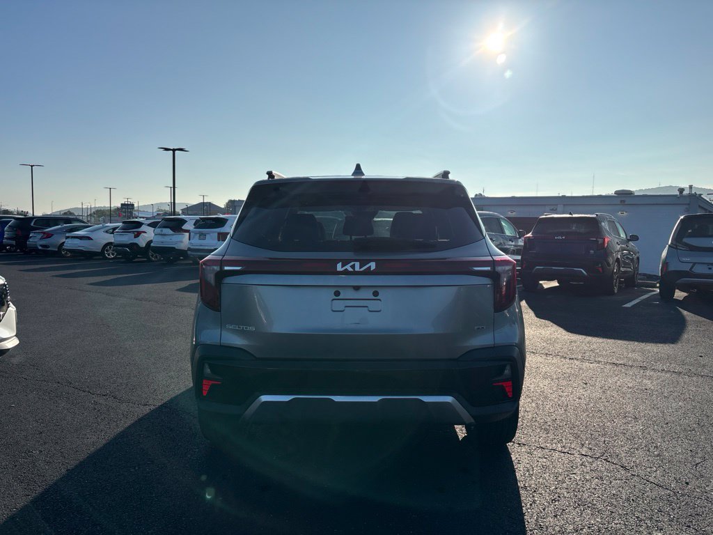 Certified 2024 Kia Seltos SX w/ SX Sunroof Package AWD/4WD image 4