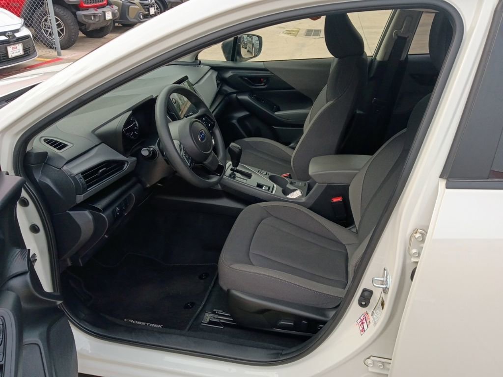 Used 2025 Subaru Crosstrek 2.0i Premium image 3