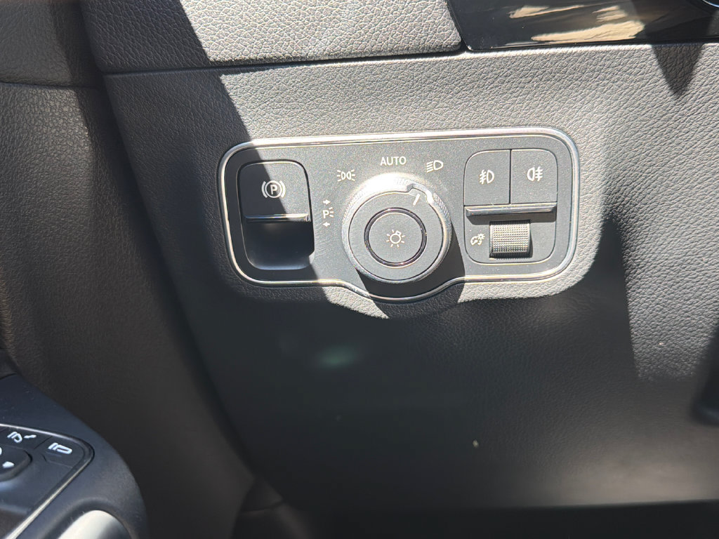 Used 2023 Mercedes-Benz GLA 250 image 28