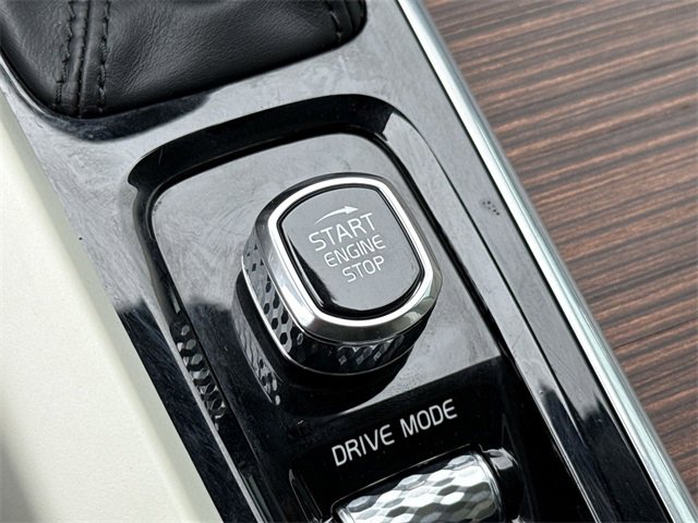 Used 2021 Volvo XC60 T5 Momentum w/ Climate Package image 26