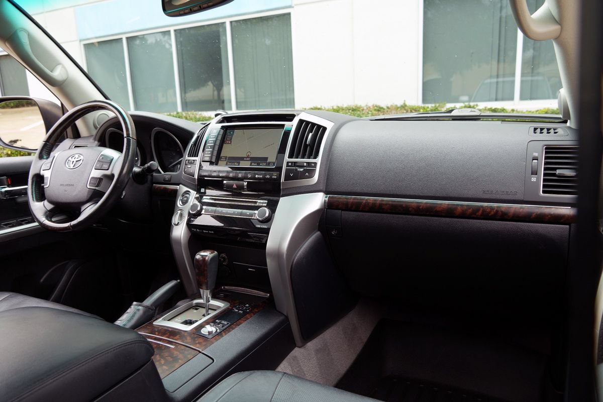 Used 2015 Toyota Land Cruiser AWD/4WD image 7