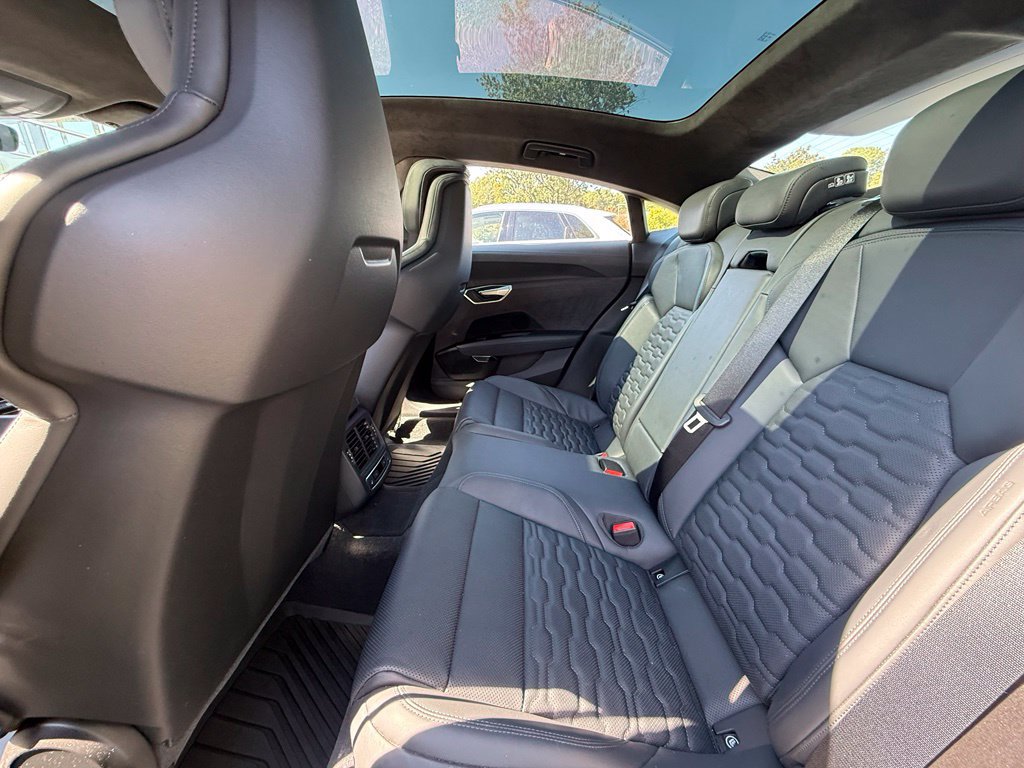 Used 2024 Audi e-tron GT Prestige AWD/4WD image 10
