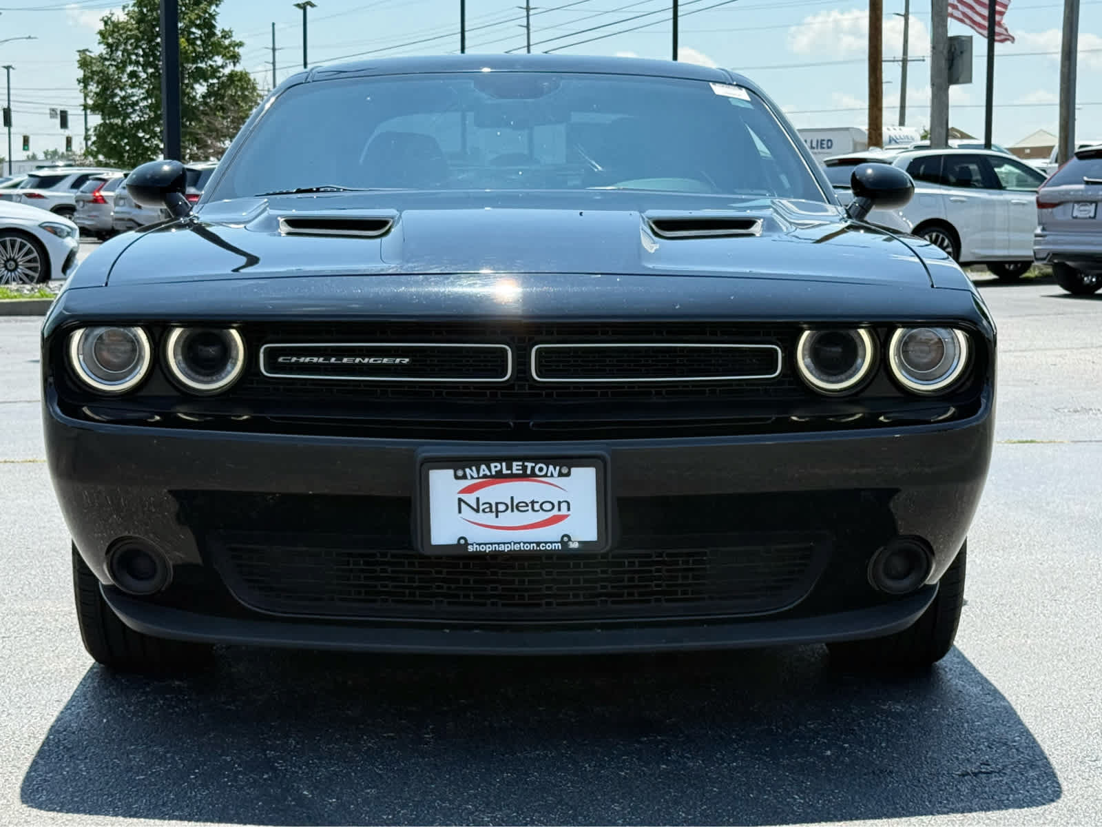 Used 2022 Dodge Challenger SXT RWD image 2