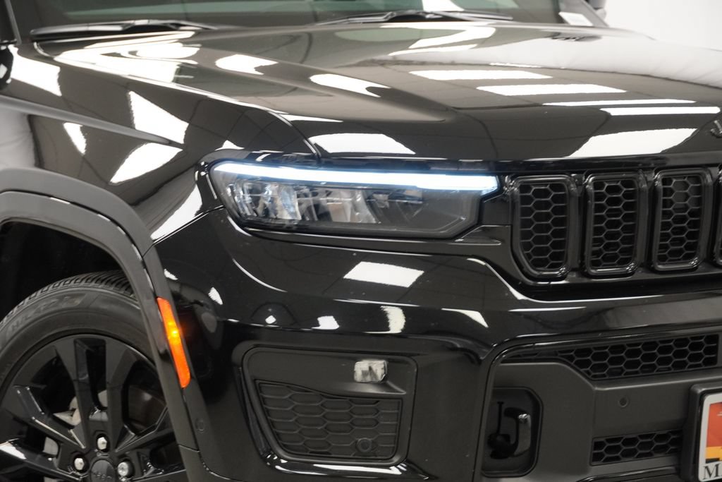 Certified 2023 Jeep Grand Cherokee Overland AWD/4WD image 5