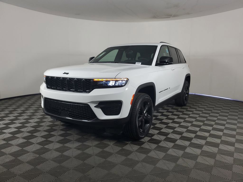 New 2025 Jeep Grand Cherokee Altitude image 8