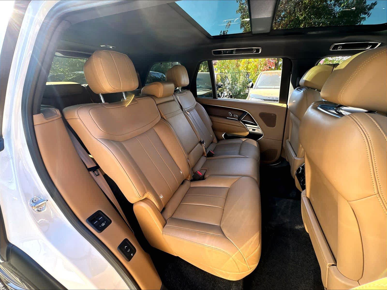 Used 2024 Land Rover Range Rover Long Wheelbase SE AWD/4WD image 29
