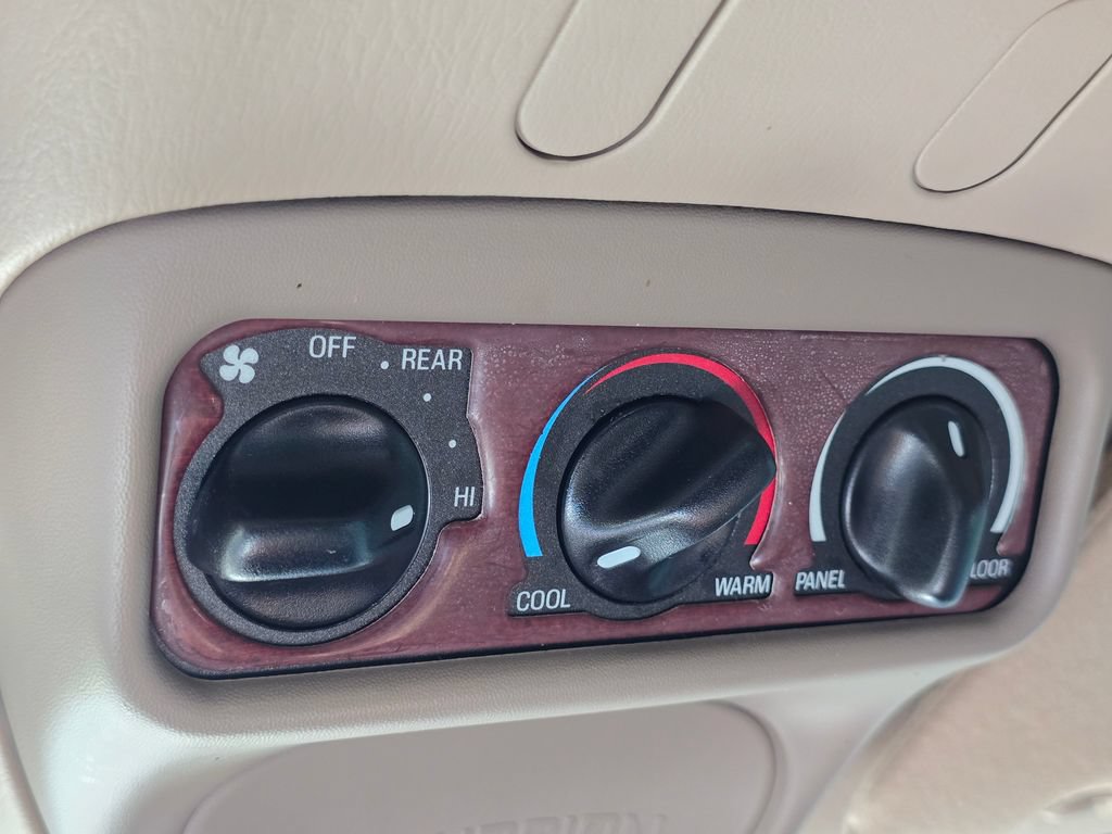 Used 2004 Ford Excursion XLT AWD/4WD image 41