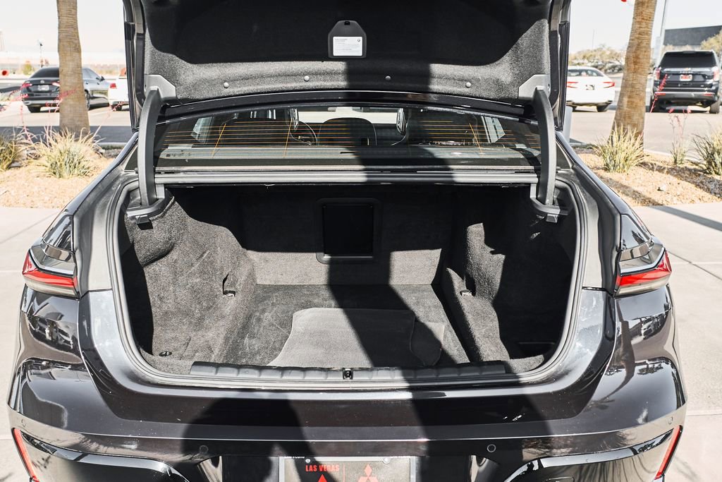 Used 2024 BMW 740i w/ Premium Package RWD image 8