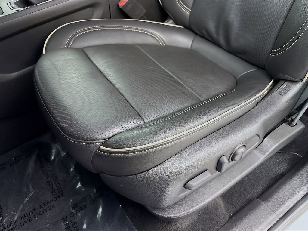 Used 2023 Chevrolet Traverse Premier image 22