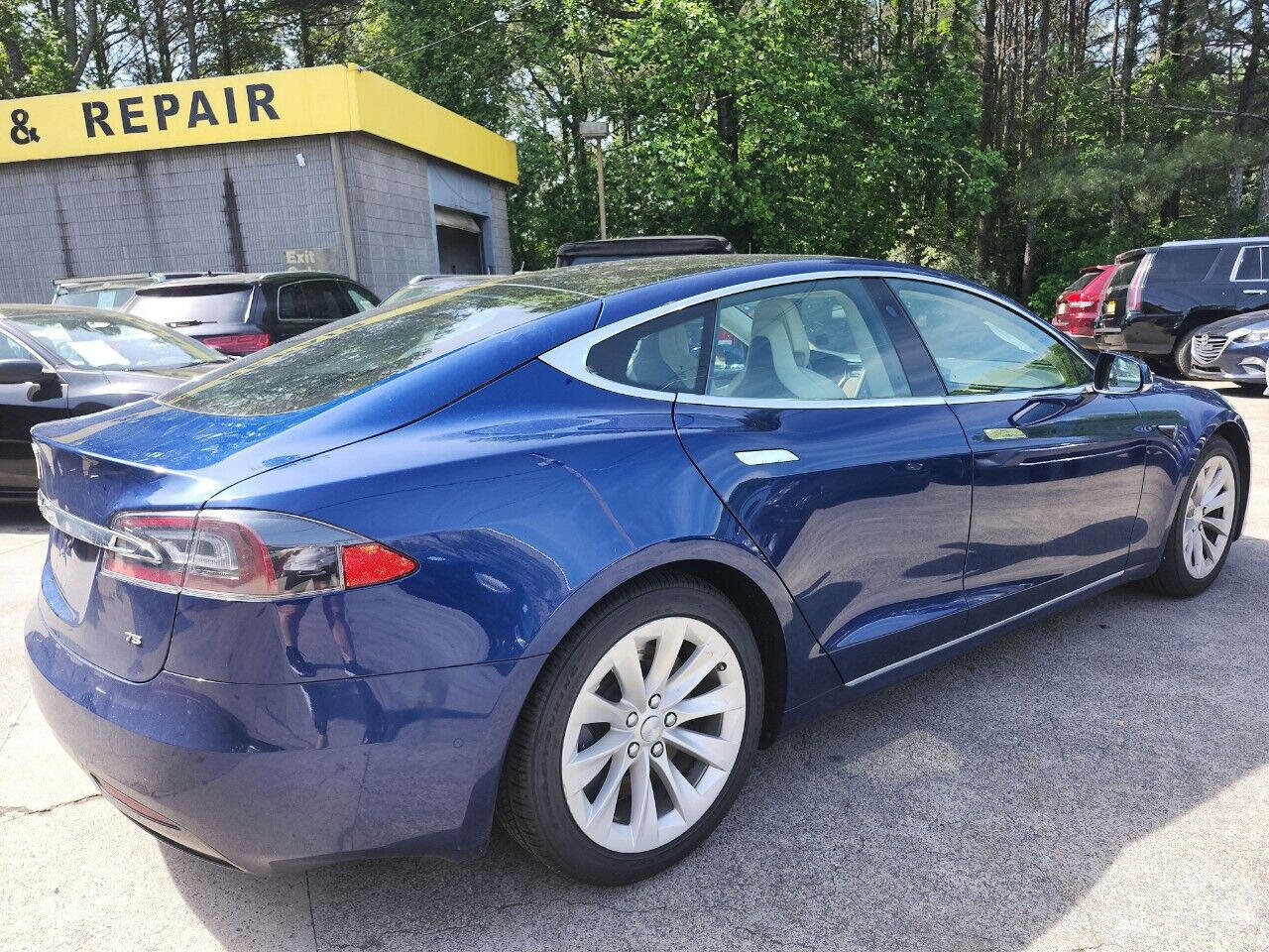 Used 2017 Tesla Model S 60 RWD image 6