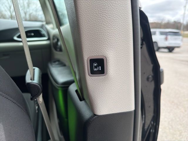 Used 2024 Chrysler Voyager LX FWD image 18