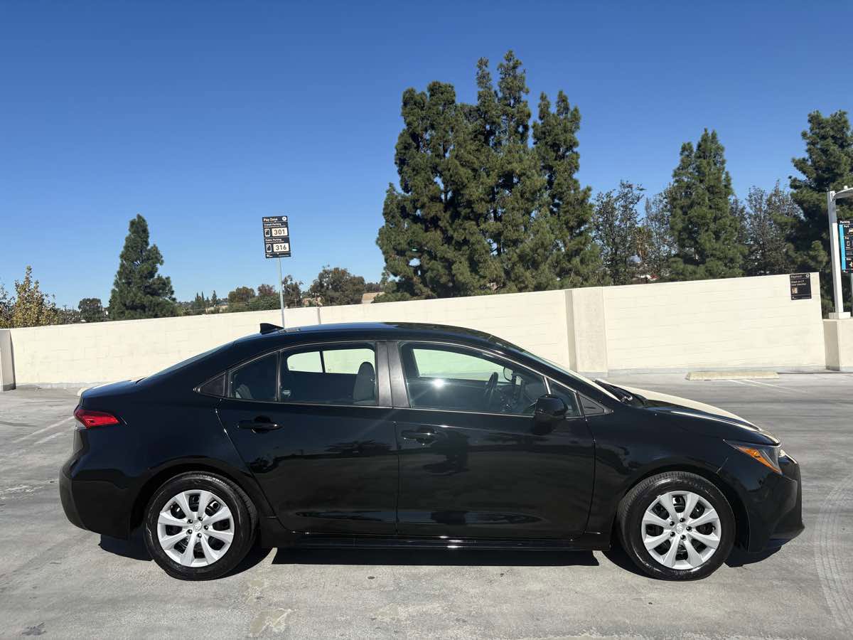 Used 2024 Toyota Corolla LE image 31