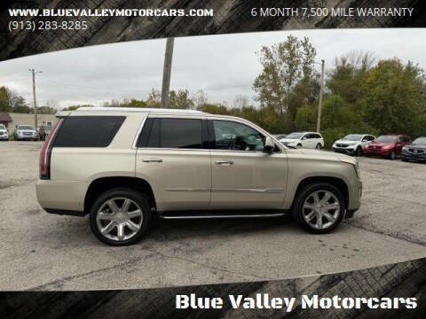 Used 2017 Cadillac Escalade Luxury image 3